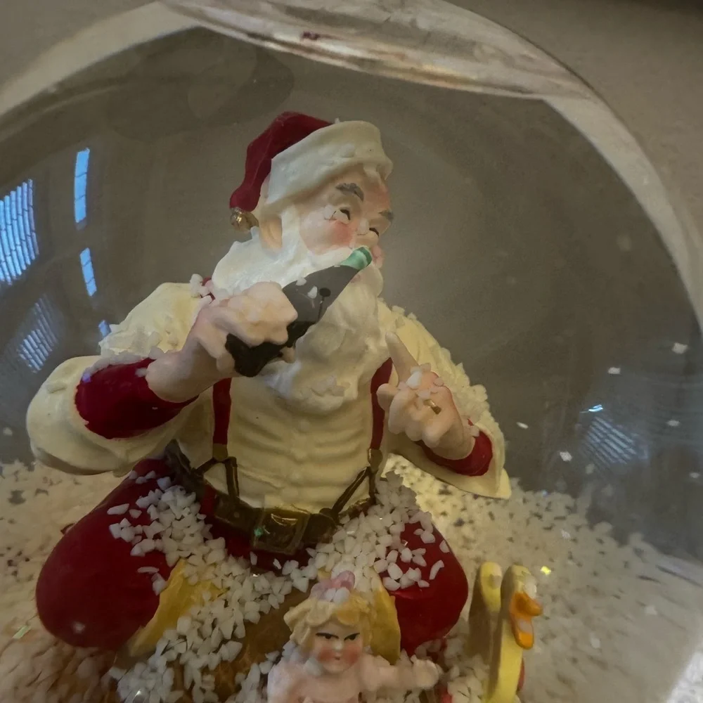 Coca Cola charming snow